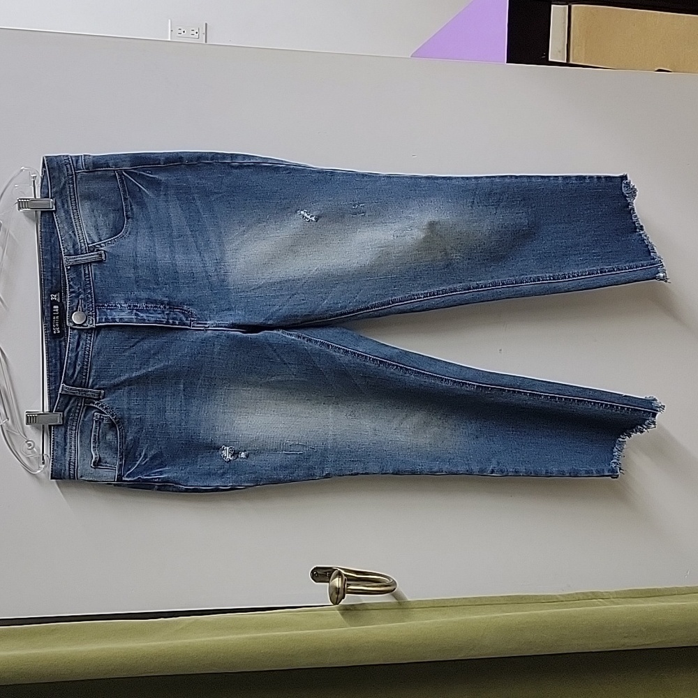 Design Lab Cropped Distressed Asymmetrical Cut Raw Edge Jean Pants Size 32